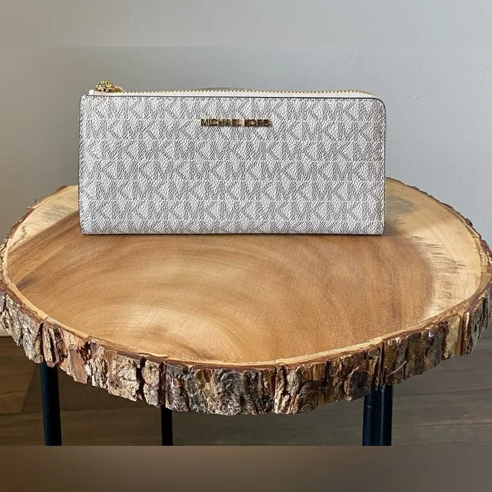 NWT Michael Kors Jet Set long Wallet- cream